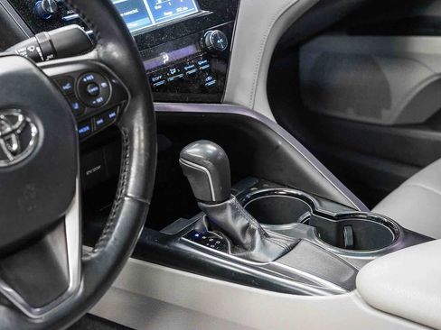 Used 2019 Toyota Camry SE w/ Carpet Mat Package FWD image 23
