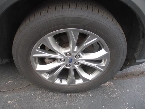 Used 2021 Ford Explorer XLT w/ Equipment Group 202A AWD/4WD image 33