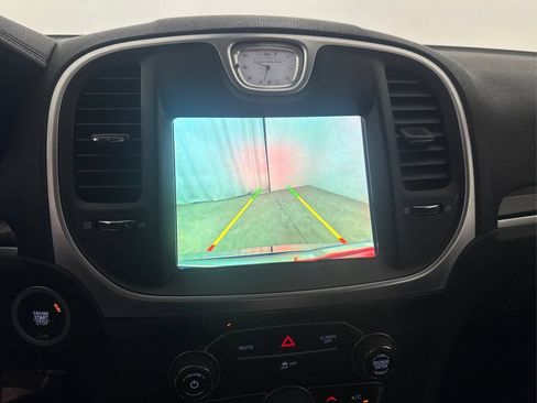 Used 2018 Chrysler 300 Touring RWD image 40
