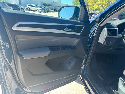 Used 2023 Volkswagen Atlas SE w/ Black Wheel Package FWD image 51