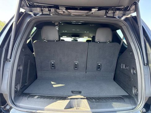 Used 2023 Chevrolet Tahoe LT w/ Luxury Package RWD image 17