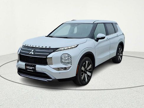 New 2026 Mitsubishi Outlander SE image 1