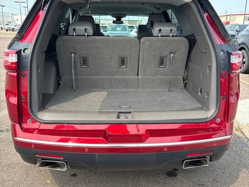 Used 2018 Chevrolet Traverse Premier w/ Driver Confidence II Package FWD image 33