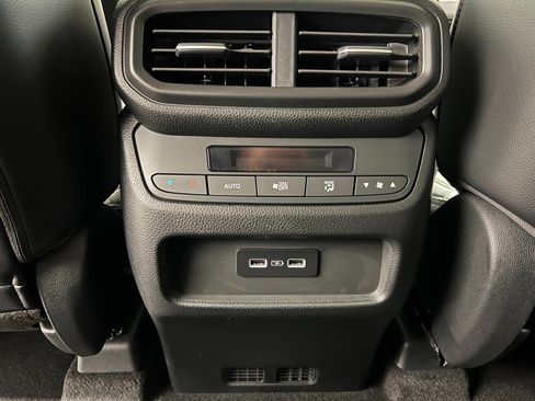 New 2025 Honda Pilot Touring image 33