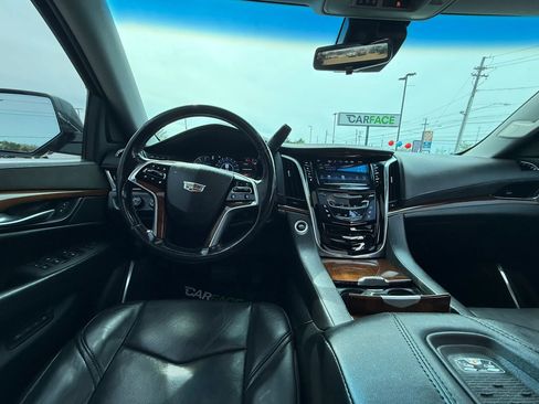 Used 2017 Cadillac Escalade Luxury AWD/4WD image 26