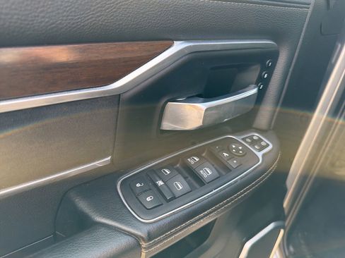 Used 2024 RAM 2500 Laramie AWD/4WD image 13