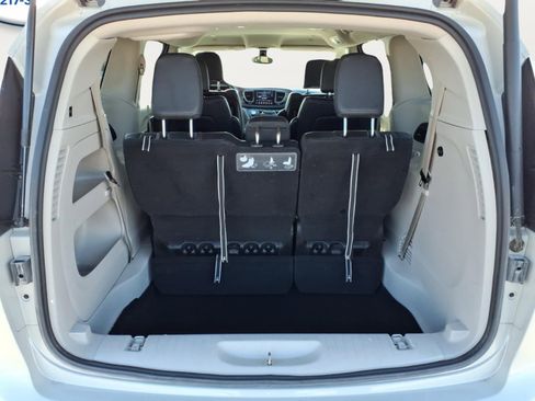 Used 2019 Chrysler Pacifica Touring-L Plus image 5