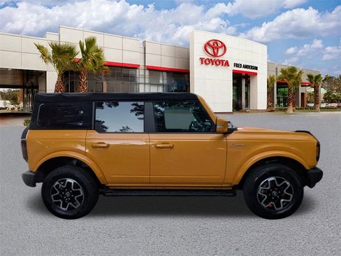 Used 2022 Ford Bronco Outer Banks image 3