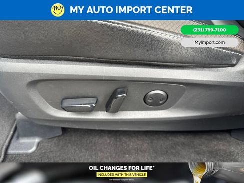 Used 2025 Nissan Pathfinder SL AWD/4WD image 12