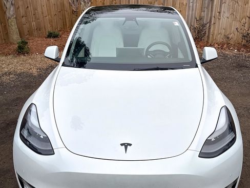 Used 2022 Tesla Model Y Performance image 19