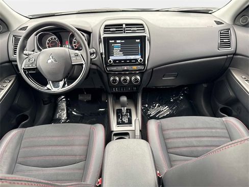 Used 2025 Mitsubishi Outlander Sport SE image 14