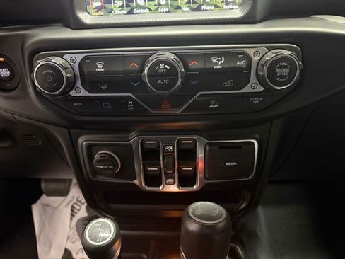 Used 2022 Jeep Wrangler Unlimited Sahara image 29