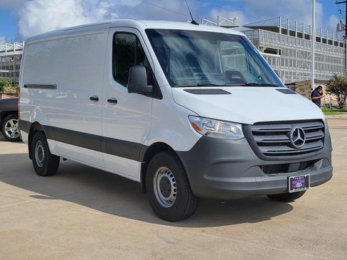 Used 2025 Mercedes-Benz Sprinter 2500 image 3