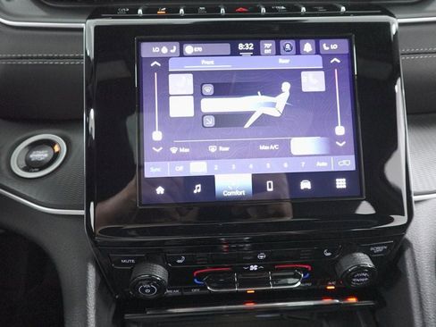 New 2025 Jeep Grand Cherokee L Altitude image 18