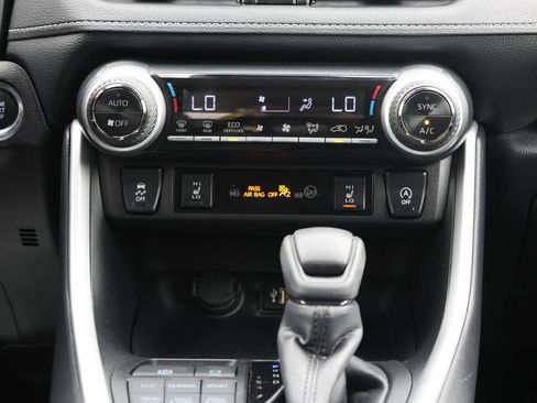 Used 2025 Toyota RAV4 XLE w/ Convenience Package AWD/4WD image 21