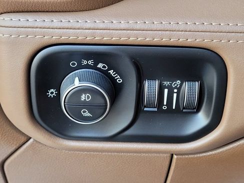 Used 2021 RAM 2500 Limited AWD/4WD image 16