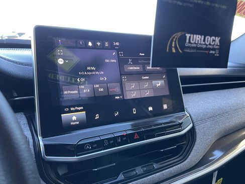 Used 2024 Jeep Compass Sport image 27