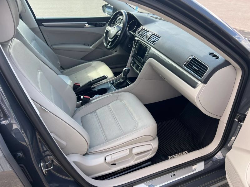 Used 2017 Volkswagen Passat 1.8T R-Line FWD image 8