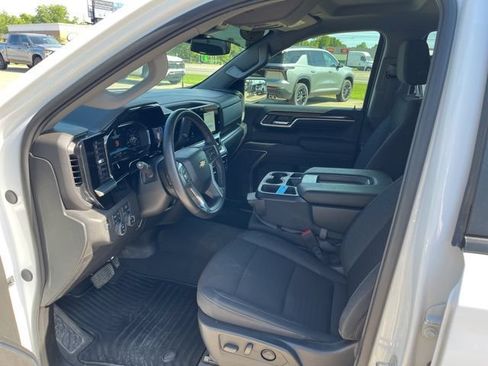 Used 2024 Chevrolet Silverado 1500 LT w/ Z71 Off-Road Package AWD/4WD image 9