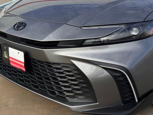 Used 2025 Toyota Camry LE image 32