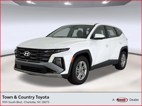 Used 2025 Hyundai Tucson SE FWD image 1
