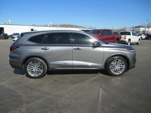 Used 2023 Acura MDX SH-AWD w/ Advance Package image 3