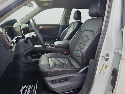 Used 2025 Volkswagen Atlas SE image 26