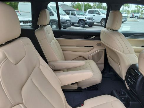 New 2026 Jeep Grand Cherokee L Limited AWD/4WD image 29
