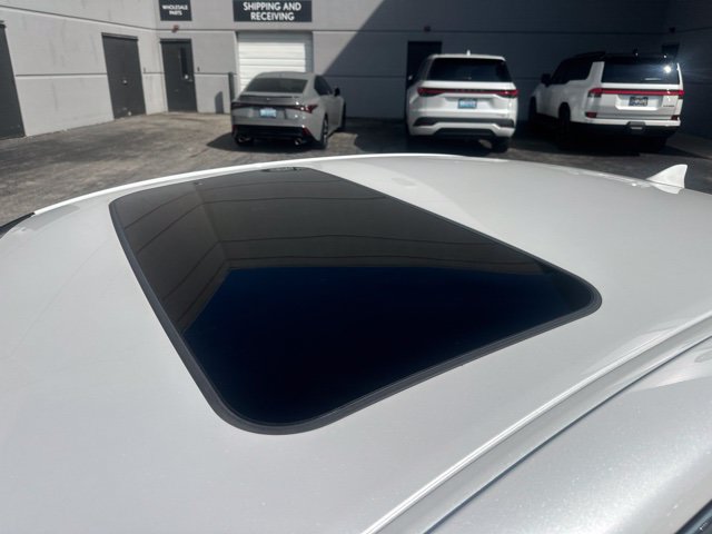 Used 2023 Lexus ES 300h Ultra Luxury w/ Accessory Package (Z1) FWD image 10