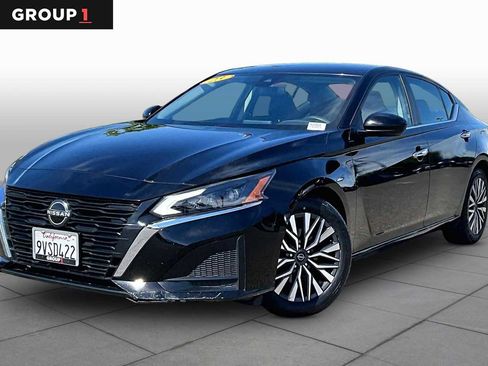 Used 2023 Nissan Altima 2.5 SV FWD image 1