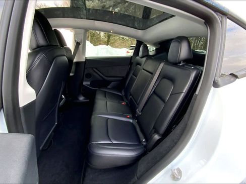 Used 2023 Tesla Model Y Performance image 19