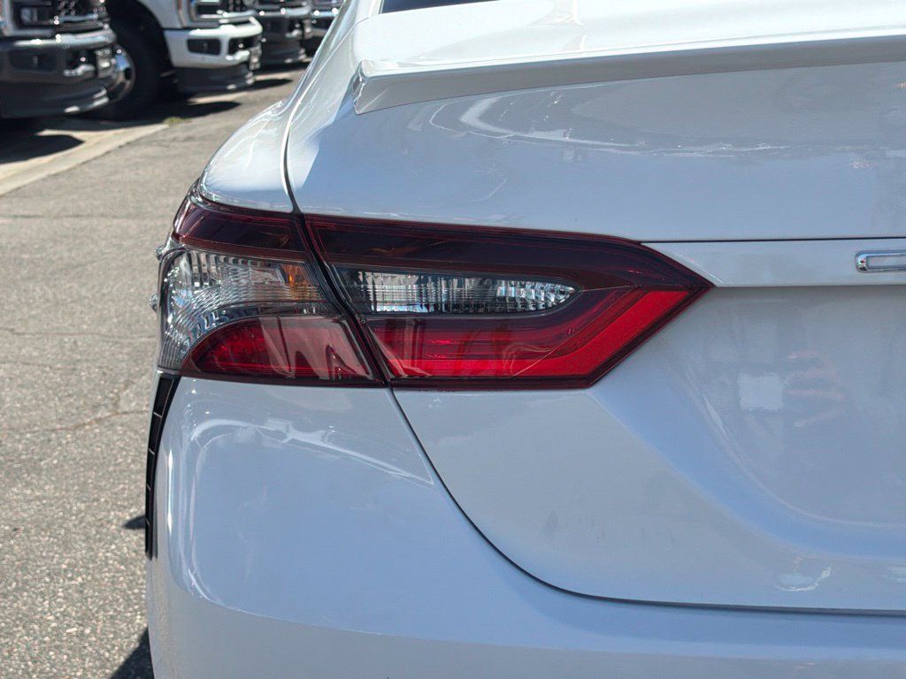 Used 2024 Toyota Camry SE AWD/4WD image 16