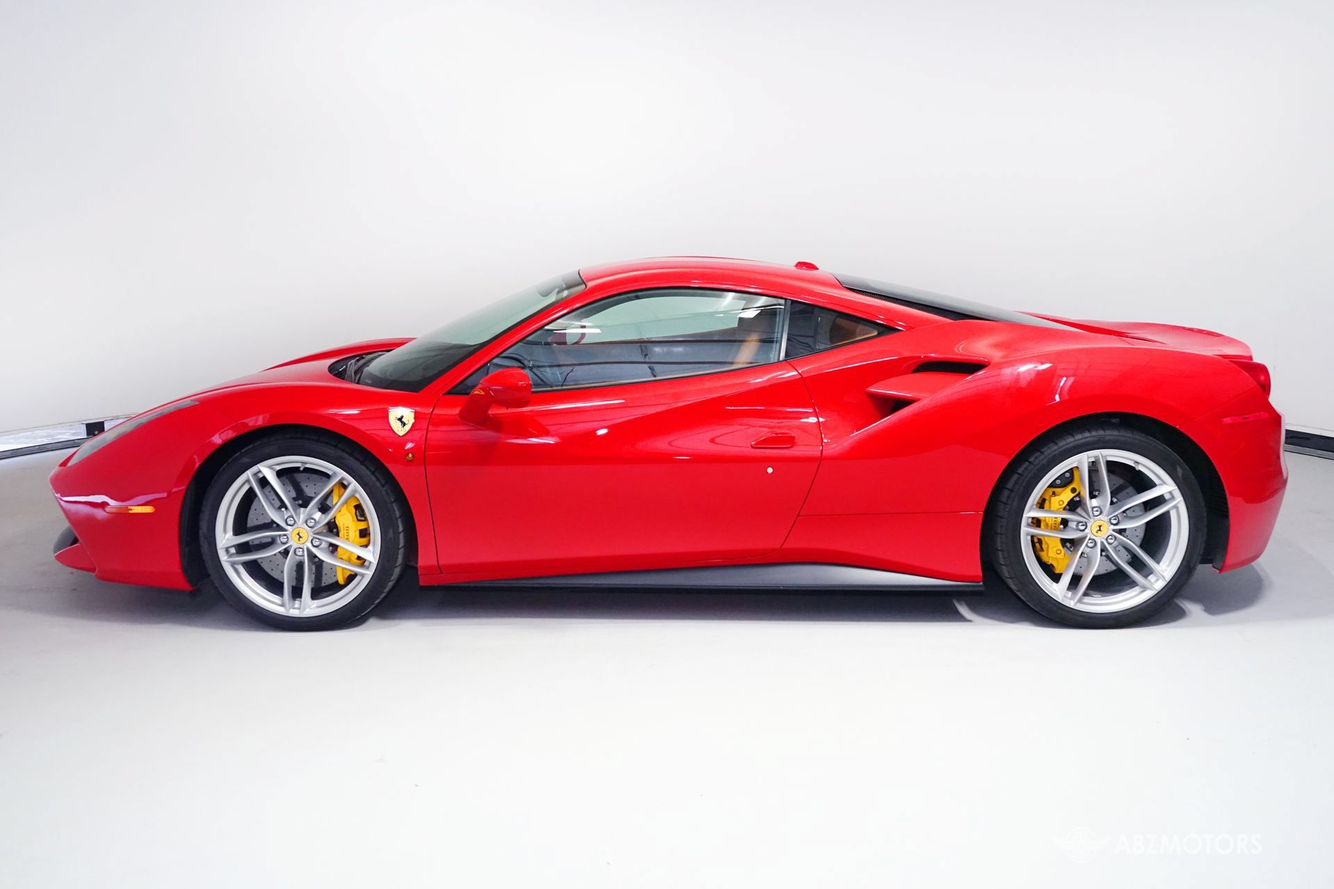 Used 2019 Ferrari 488 GTB RWD image 4