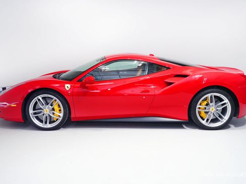 Used 2019 Ferrari 488 GTB RWD image 4