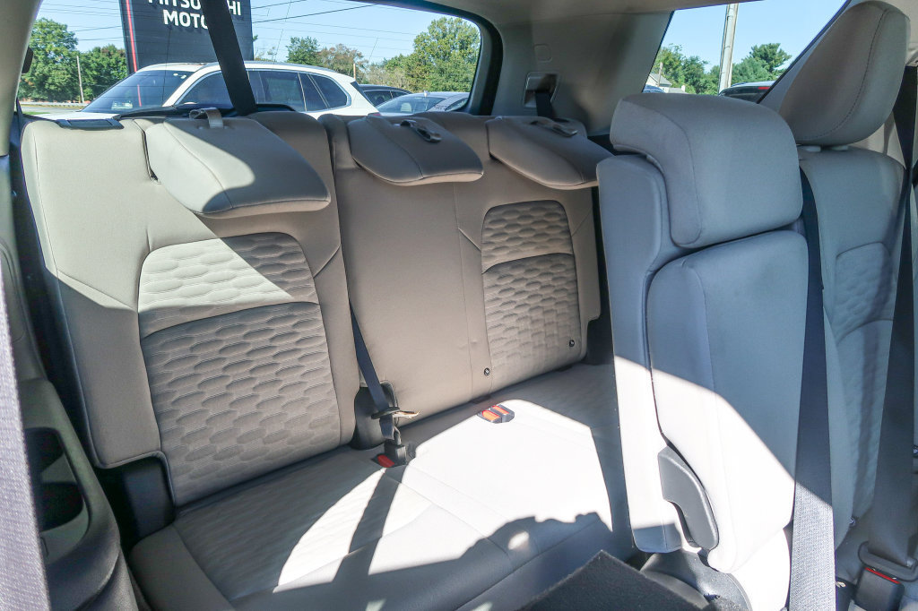 Used 2022 Nissan Pathfinder SV AWD/4WD image 17