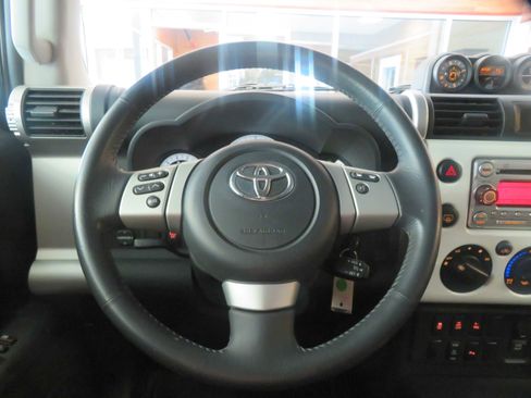 Used 2014 Toyota FJ Cruiser 4WD w/ Upgrade Package image 31