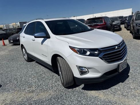 Used 2018 Chevrolet Equinox Premier FWD image 3