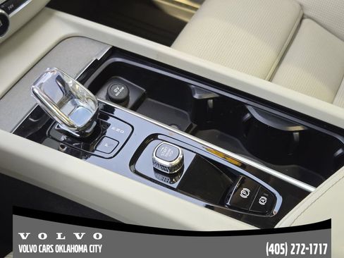 Certified 2023 Volvo XC60 B5 Ultimate w/ Climate Package AWD/4WD image 16