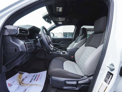 Used 2025 Toyota 4Runner TRD Off-Road image 29