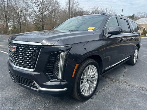 Used 2025 Cadillac Escalade ESV Premium Luxury w/ Touring Package image 68