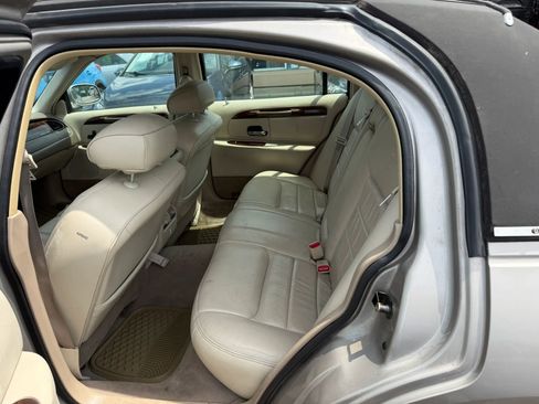 Used 2000 Lincoln Town Car Executive RWD image 14