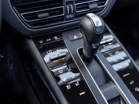 Certified 2026 Porsche Macan AWD/4WD image 44