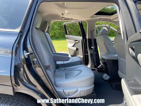 Used 2023 Toyota Highlander XLE image 36