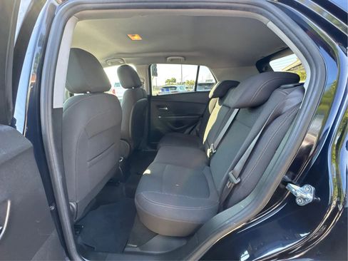 Used 2021 Chevrolet Trax LS image 12