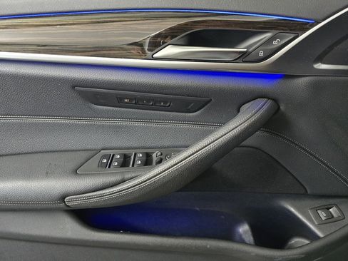 Used 2019 BMW 530i xDrive w/ Convenience Package image 10