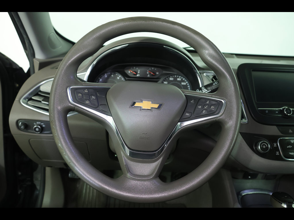 Used 2017 Chevrolet Malibu LT FWD image 10