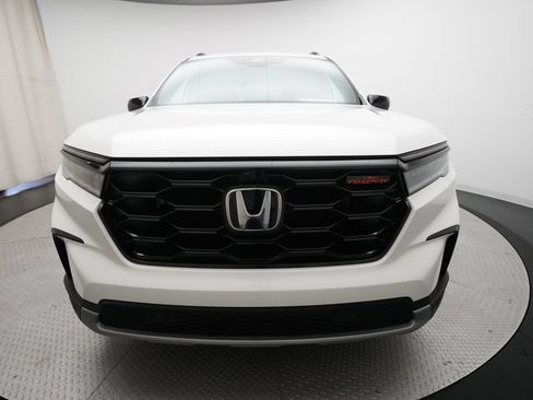 Certified 2025 Honda Pilot TrailSport image 11