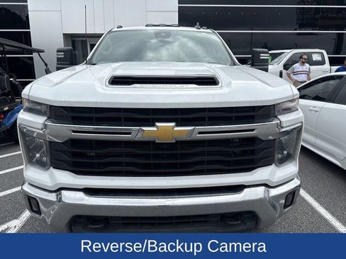 Used 2024 Chevrolet Silverado 3500 LT w/ Convenience Package AWD/4WD image 2