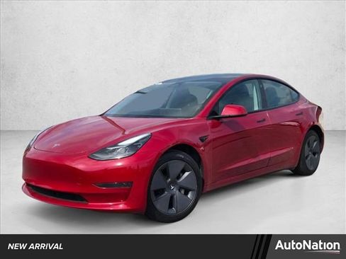 Used 2023 Tesla Model 3 Standard Range image 1