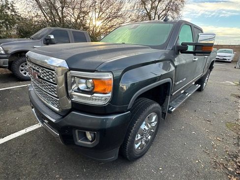 Used 2018 GMC Sierra 2500 Denali w/ Suspension Package, Off-Road image 5